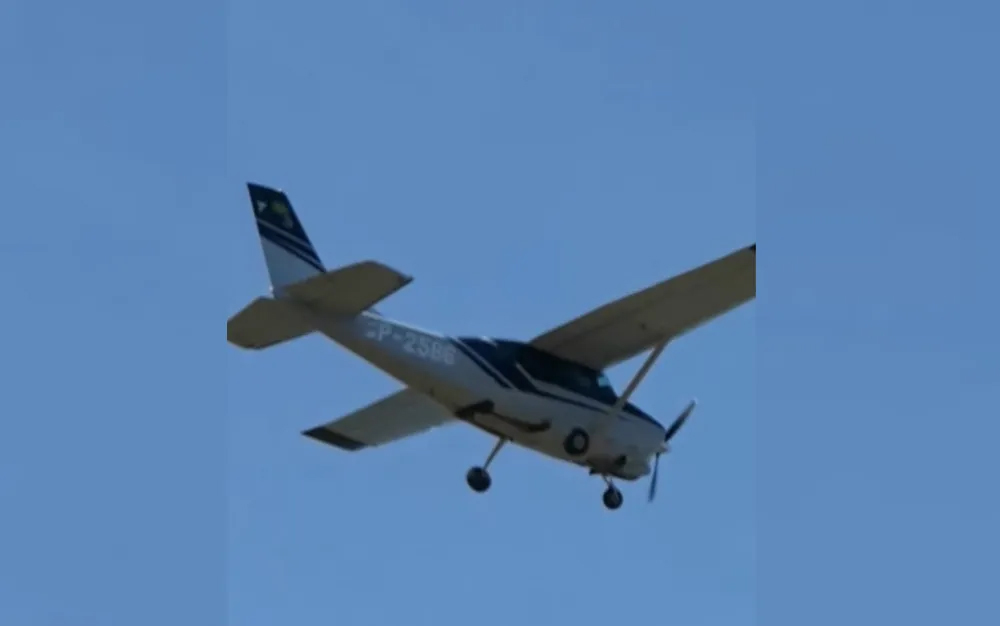 Vídeo mostra avião com droga sobrevoando fazenda do cantor Leonardo antes de invasão