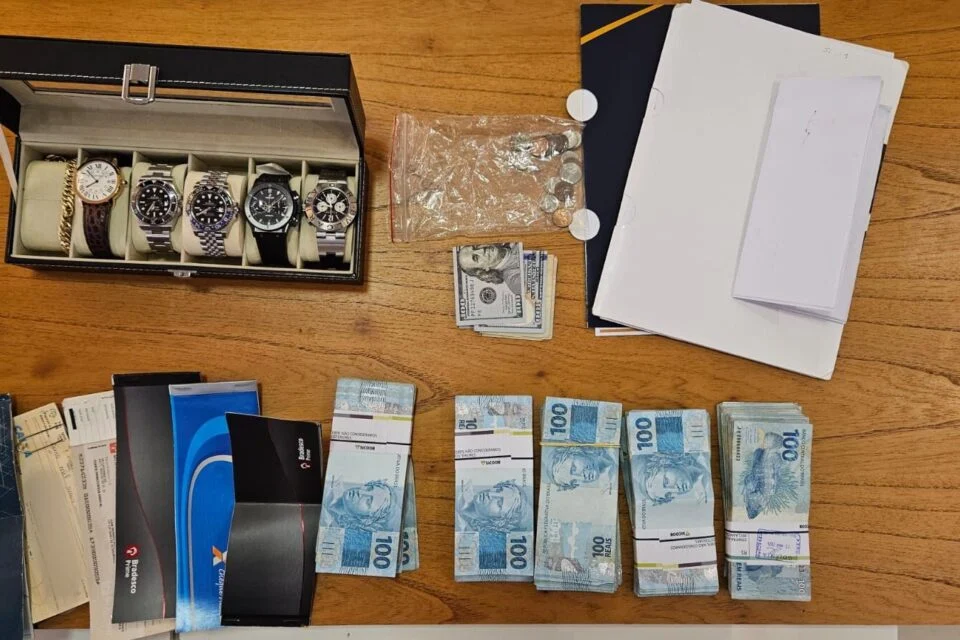 Polícia encontra quase R$ 500 mil na casa do presidente da Comurg